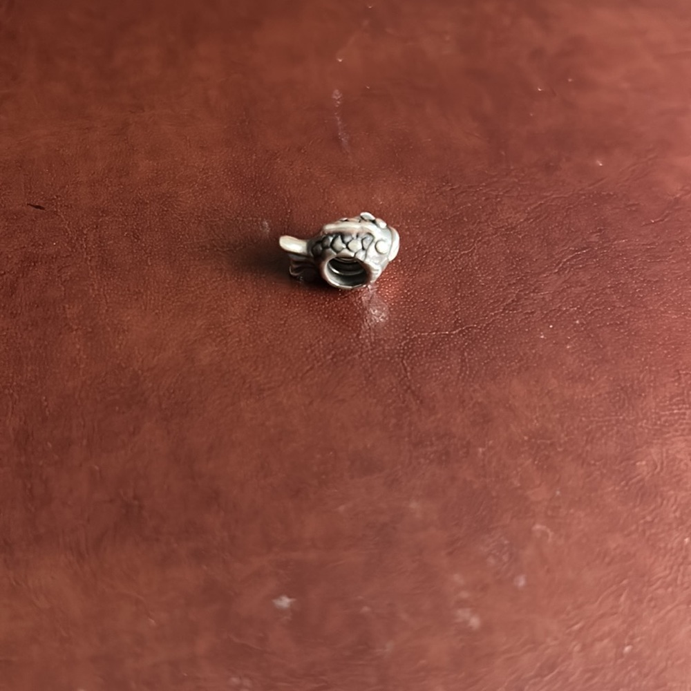 Fish charm - Picture 2 of 2